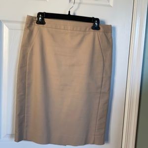 Women skirt.size 10T. Color:tan . Brand: Marc N.Y